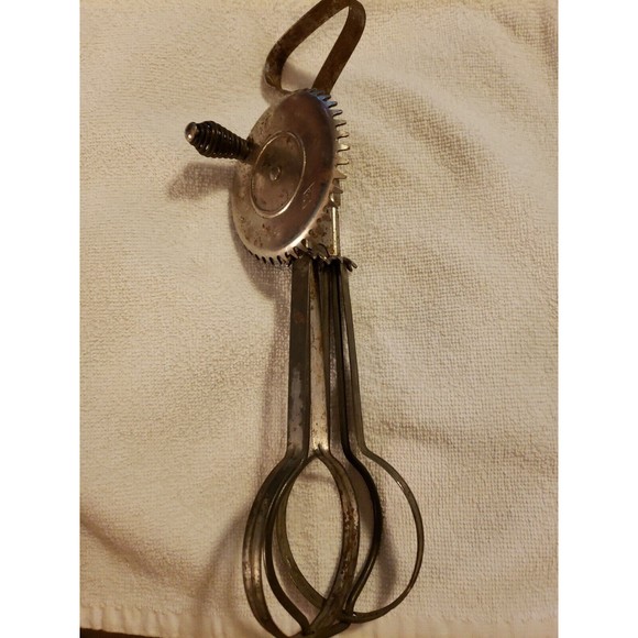 Vintage Egg Beater, A&J brand, marked "Pat. Oct 9-1923" "Made in USA", - Picture 1 of 3